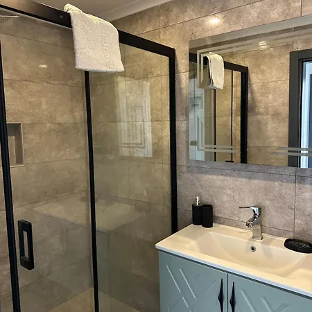 Azra 3 Kisilik Havuzlu Luex Apartment *
